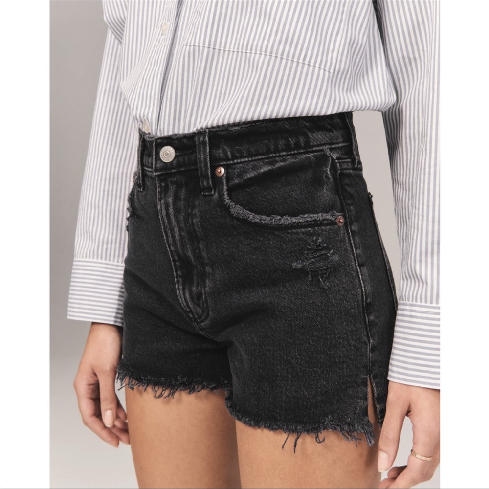Abercrombie & Fitch Curve Love High Rise 4” Mom Short